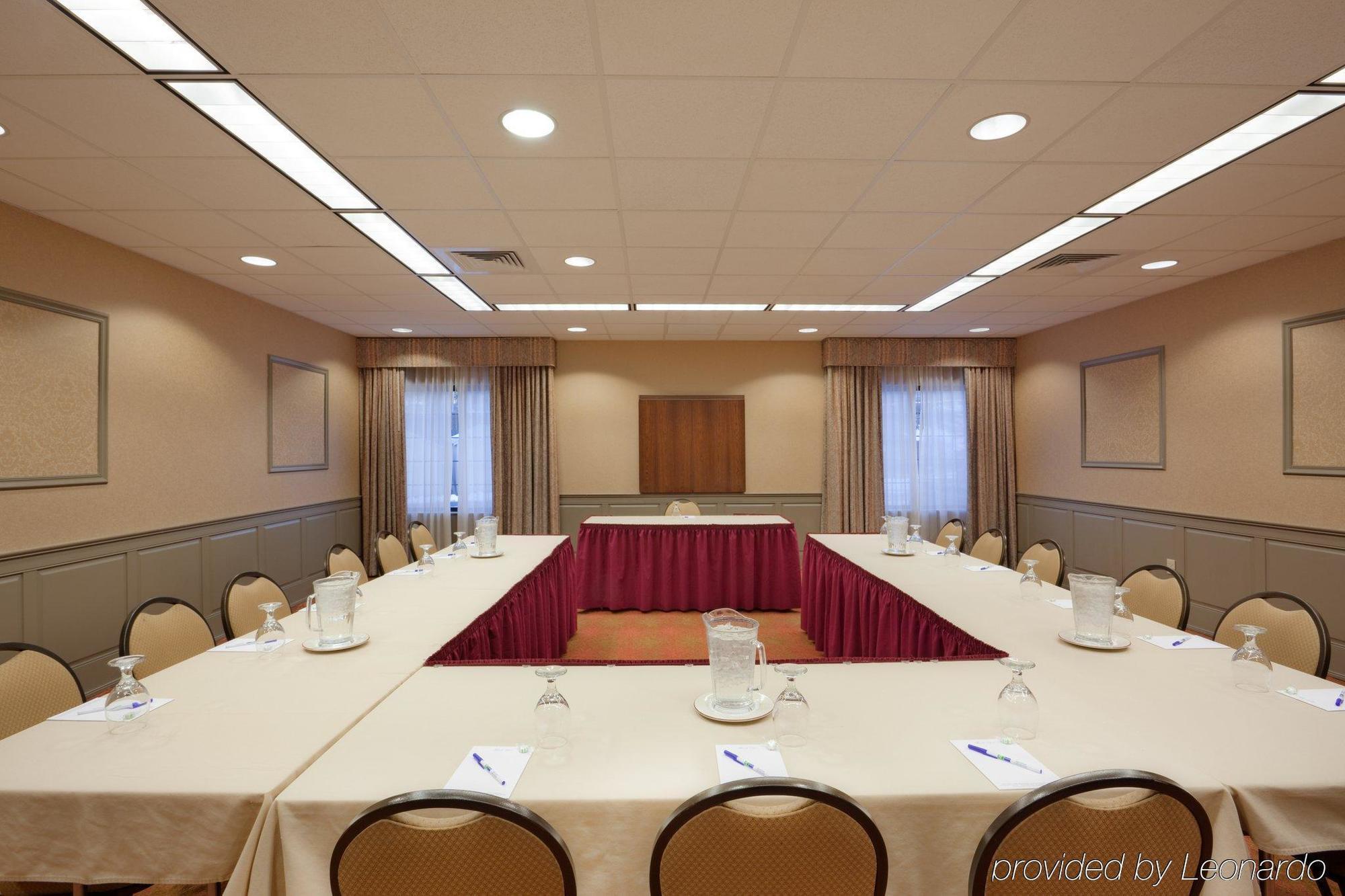 Holiday Inn Express Hotel & Suites Providence-Woonsocket By Ihg Зручності фото