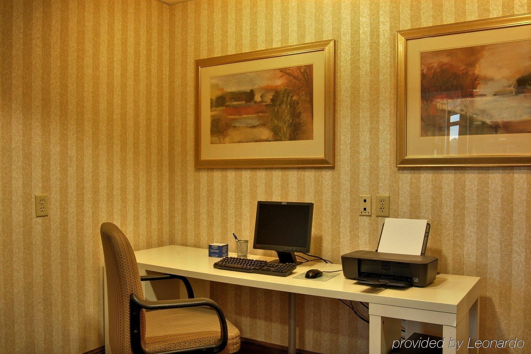 Holiday Inn Express Hotel & Suites Providence-Woonsocket By Ihg Бізнес фото