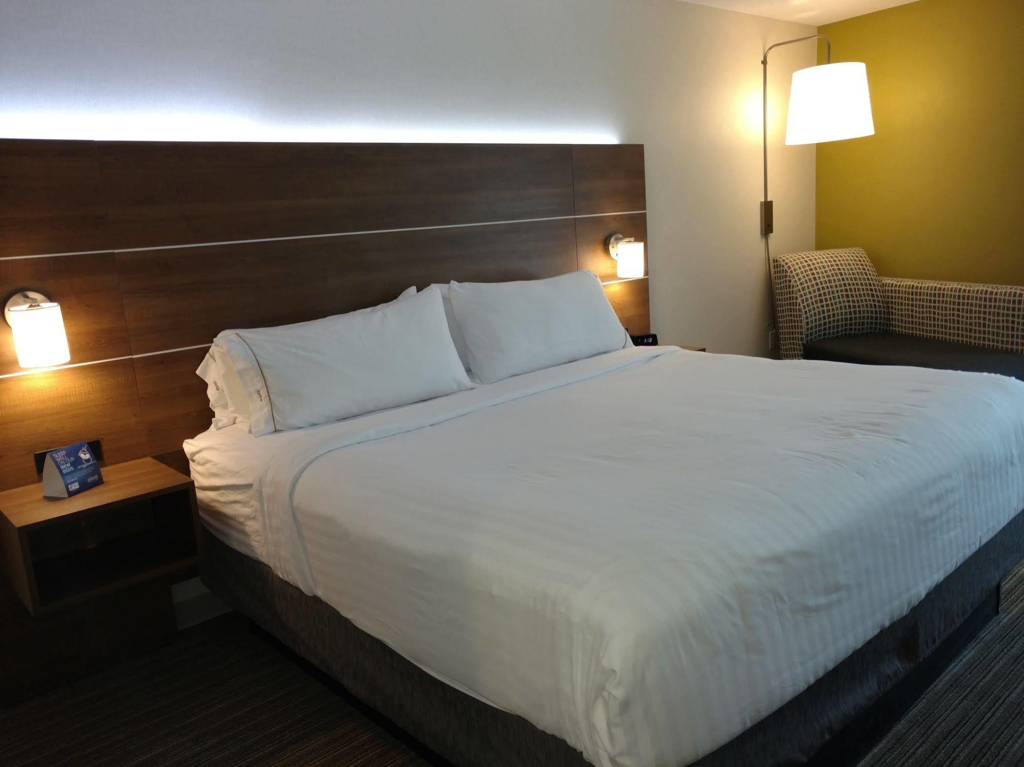 Holiday Inn Express Hotel & Suites Providence-Woonsocket By Ihg Екстер'єр фото