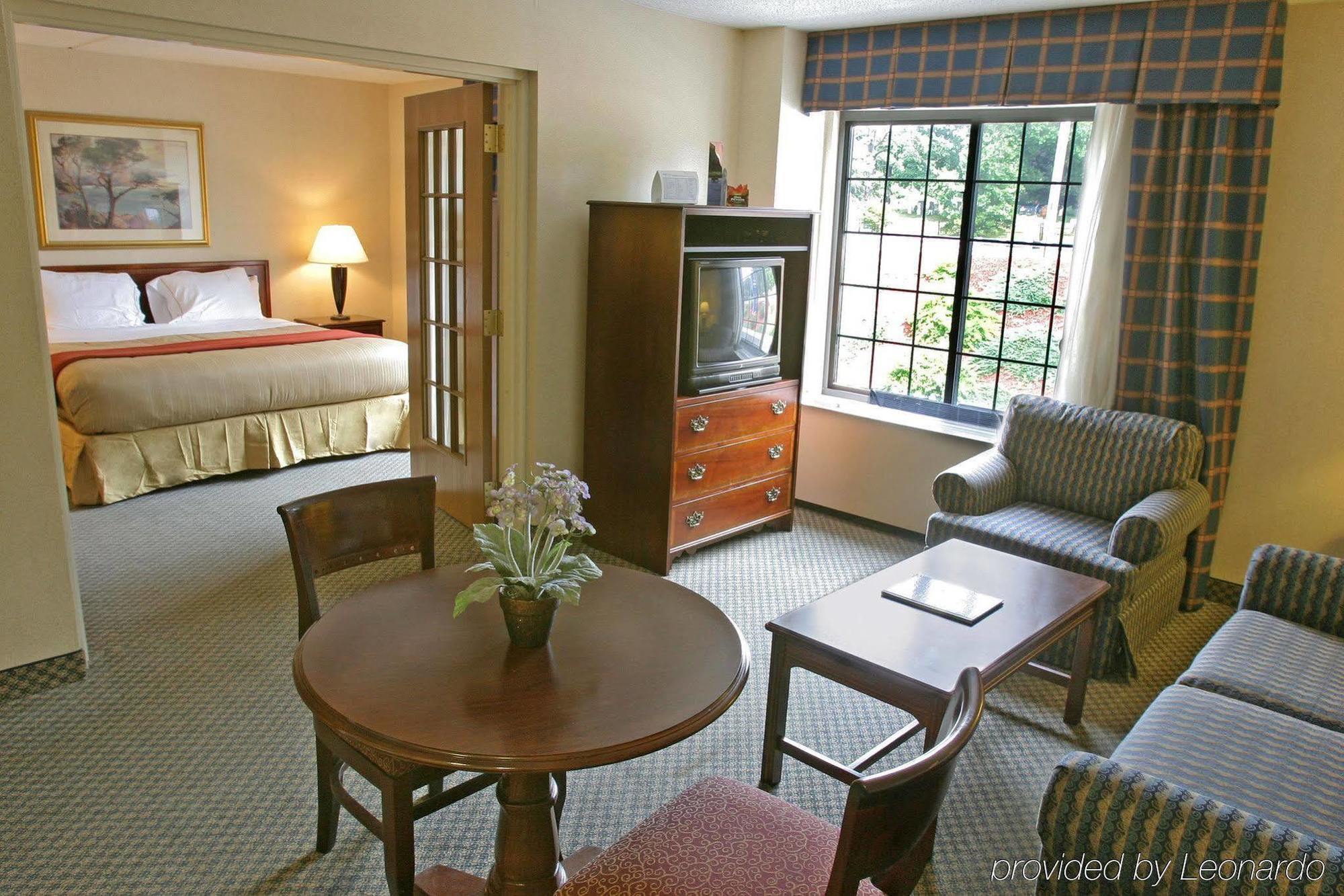 Holiday Inn Express Hotel & Suites Providence-Woonsocket By Ihg Номер фото