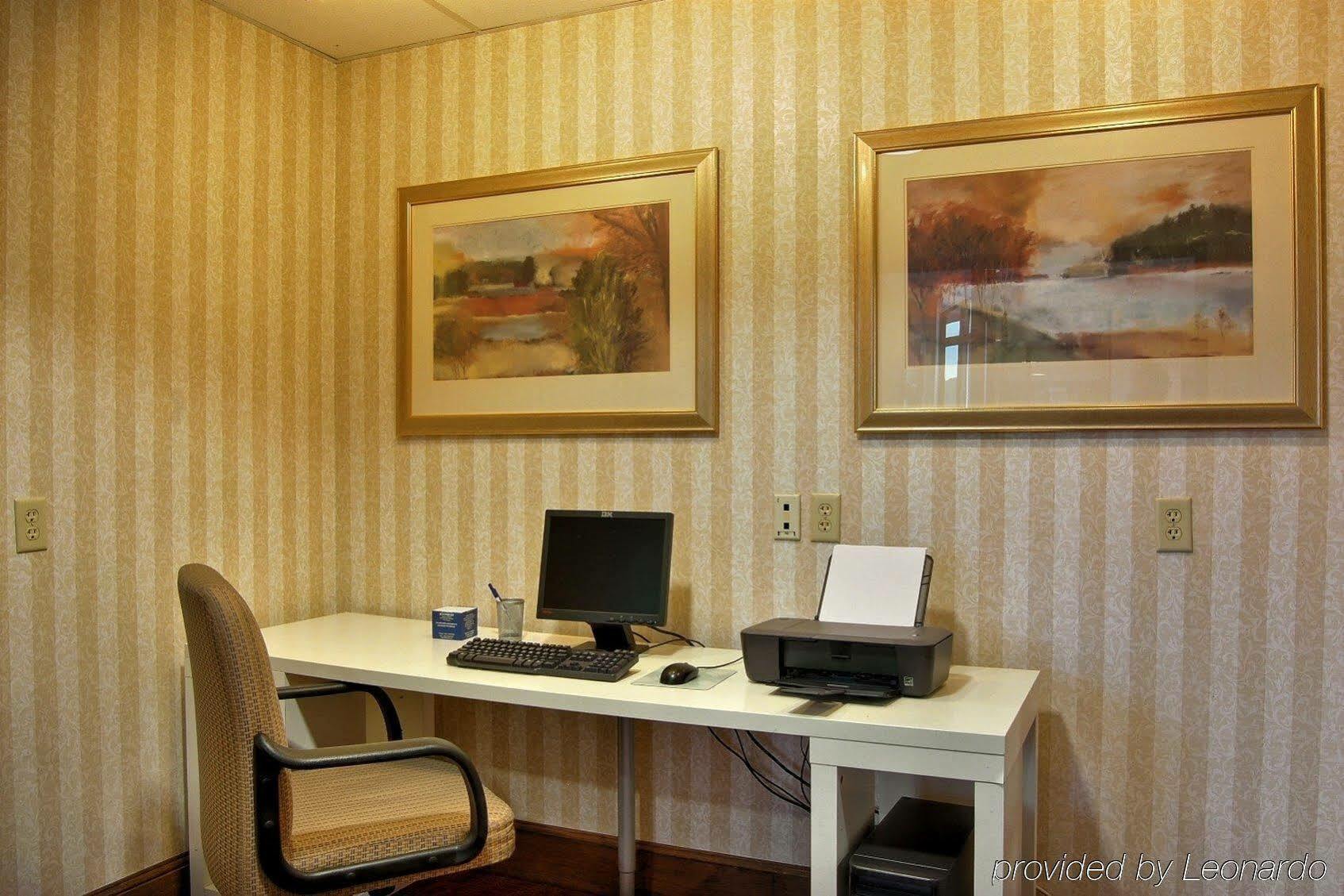Holiday Inn Express Hotel & Suites Providence-Woonsocket By Ihg Бізнес фото